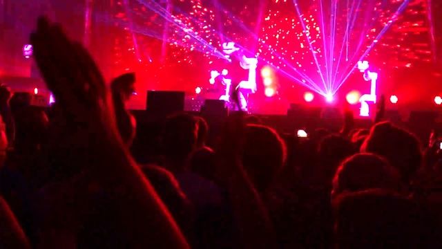 Mylène Farmer Timeless 2013 - Dance robots смотреть онлайн