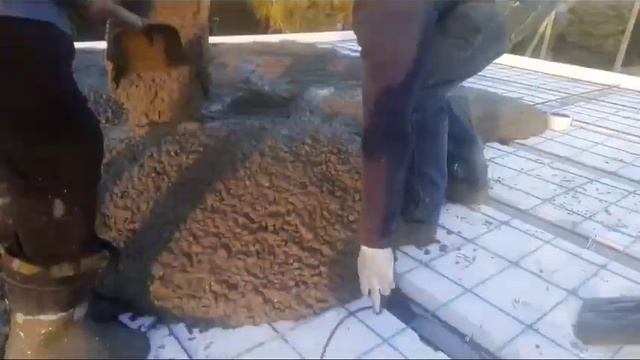 Заливаем перекрытие колоколом или рюмкой. Самое сложное в нашем районе- это собрать всех в кучу. смотреть онлайн