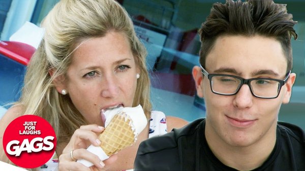 Frat Boy Tries To Win Over Sorority Girl | Just For Laughs Gags - Мальчик из братства пытается завое