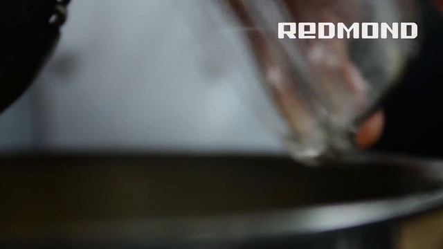 Apple Cake cooked in REDMOND Smart Multicooker RMC-M150E смотреть онлайн