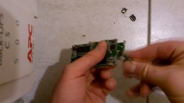 Scraping a iRiver mp3 player in search of gold смотреть онлайн