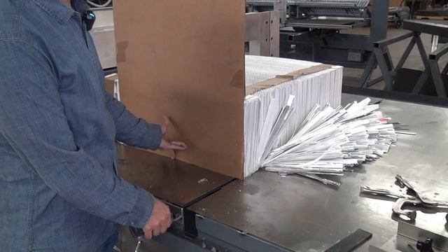Cutting HEPA Filter material with a bandsaw смотреть онлайн