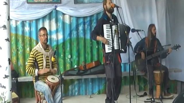 На фесте Возрождение смотреть онлайн