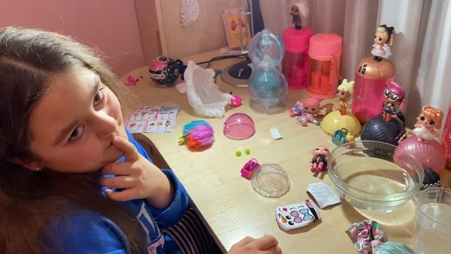 Lol малышка. Распаковка верхнего слоя снеговика смотреть онлайн