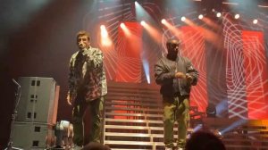 Blue Curtain Falls London O2 Arena 13.12.2022