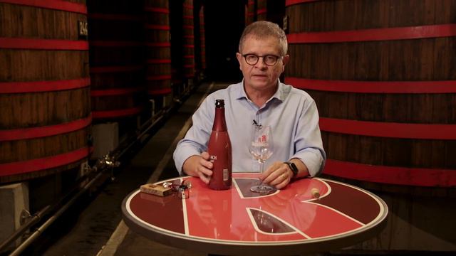 Tasting Rodenbach Caractère Rouge with brewmaster Rudi (long) смотреть онлайн