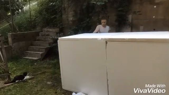 Построили дом из пенопласта. ???