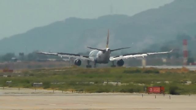 I-Fly Airbus A330 Landing at Barcelona Aiprort | Aeropuerto Barcelona El Prat | HD смотреть онлайн