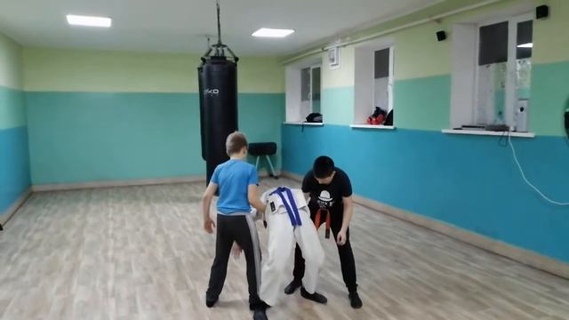 Краматорск каратэ Киокушинкай кан подъём разгибом, фляг.... смотреть онлайн