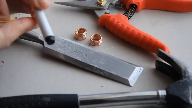 Как сделать "золотую" цепочку из медной проволоки. How to make "gold" chain of copper wire смотреть онлайн