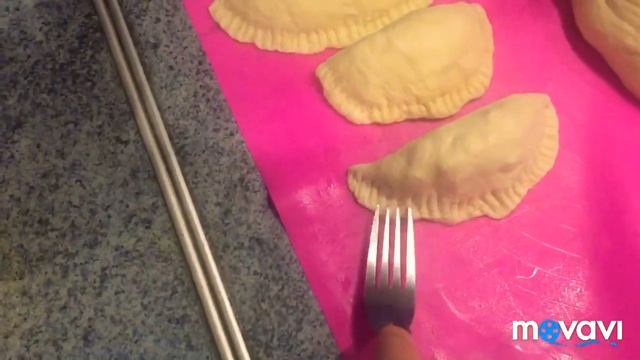 Пирожки с колбасой и сыром? смотреть онлайн