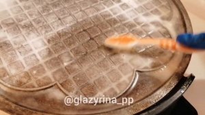 #1 Лайфхак. Как очистить посуду от жира, грязи, нагара. Вафельницу не чистили 25 лет.