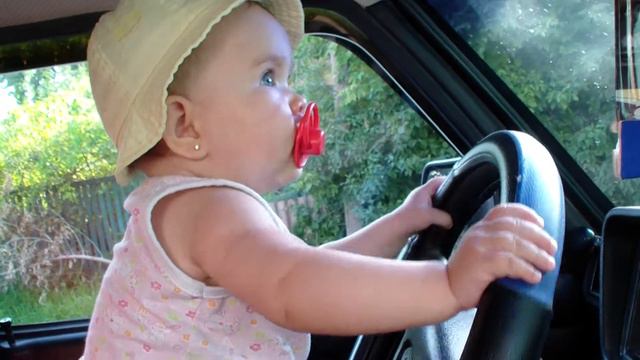 Самая молодая девушка за рулем. Мужики, прячьтесь!!! смотреть онлайн