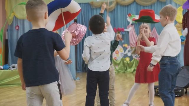 Утренник 8 Марта. Голубое. звездочеты 9 смотреть онлайн