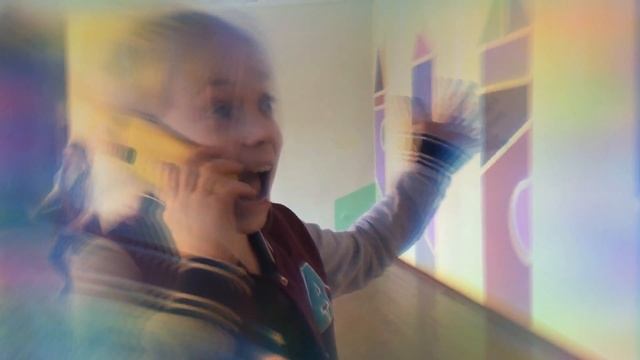 Бросила телефон прямо об стенку!!!! Из за подруги? смотреть онлайн