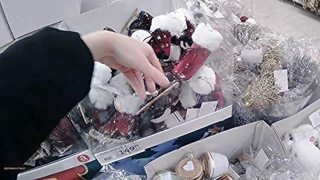 Обзор новогодних игрушек в Ашан смотреть онлайн