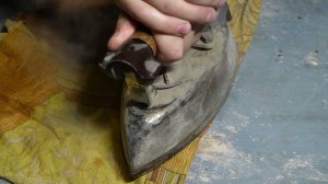 Утюг в помощь. Убираю вмятину на фанере