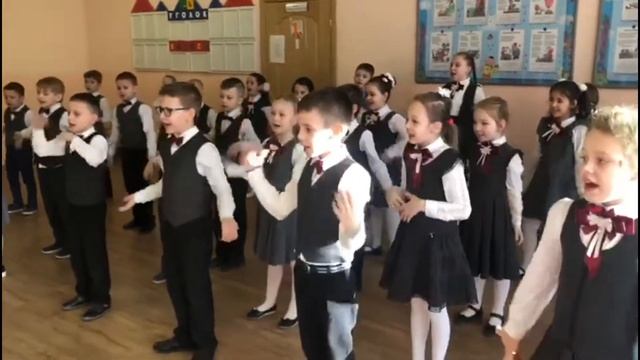 "Попрыгать поиграть" Юнна Мориц и 1а "Капельки СОЛНЦА" под руководством М.В. Асриевой представляют. смотреть онлайн