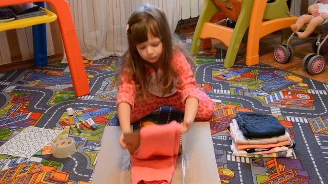 Как научить ребенка складывать вещи? - Лика Хурция ( 4года 4мес) смотреть онлайн