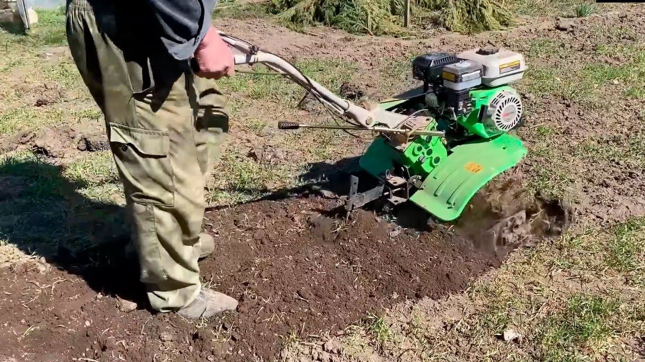 И пашет и возит. Многофункциональный мотоблок с пониженной скоростью Муравей-4К смотреть онлайн