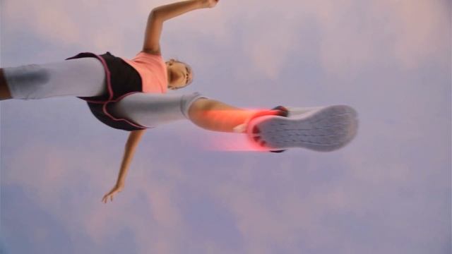 Spot CC Trainer Luminoso смотреть онлайн