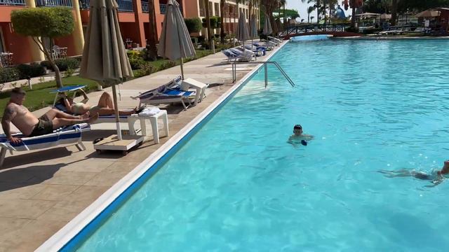 Pools von Titanic Beach Hurghada #familieaaufreisen #egypt #viral #travel #familyvlog смотреть онлайн