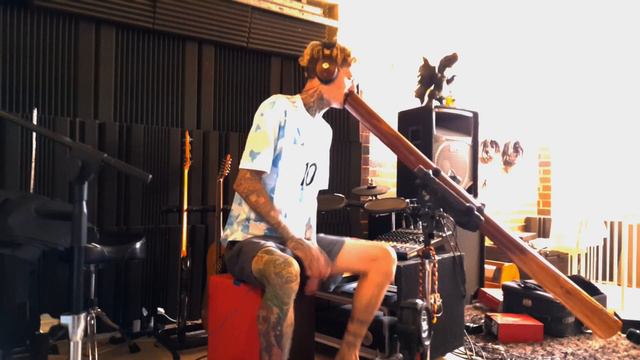 FINGERS Mitchell Cullen - Cajon Drum and Didgeridoo Jams смотреть онлайн