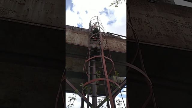 ВЛОГ:НАШЛИ ЗАБРОШЕНУЮ ПОЖАРНУЮ СТАНЦИЮ /НА ДАЧЕ!!! смотреть онлайн