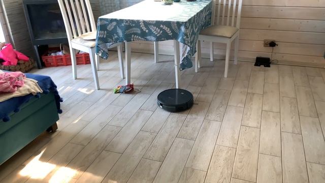 СЕРВАЛ УСПОКАИВАЕТ РЕБЕНКА