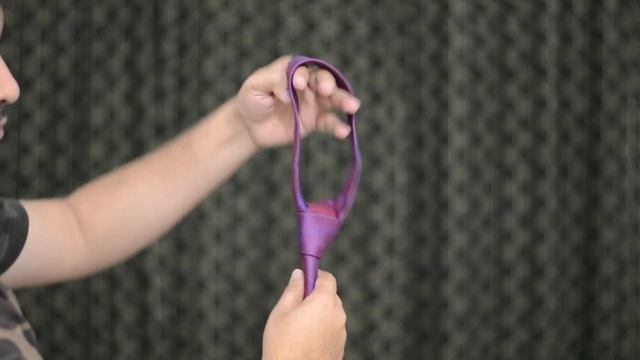 How to tie a tie (in 20 seconds) - The Universal Knot - Magical Way смотреть онлайн