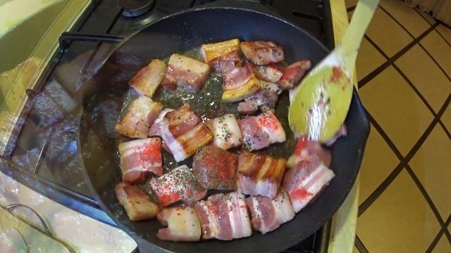 ЖАРЕНАЯ КАРТОШКА ОСОБЫМ СПОСОБОМ. НАШ РЕЦЕПТ ВЫ ТОЧНО ПОЛЮБИТЕ ! смотреть онлайн