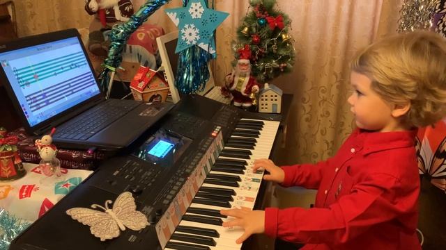 Michael (3) plays: Чайковский. Арабский танец из балета "Щелкунчик" на 3 презентации смотреть онлайн
