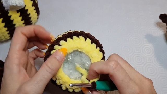 Вязаная пчёлка крючком ♡ Подробный мастер-класс плюшевой пчелы ♡ Уроки вязания для начинающих смотреть онлайн