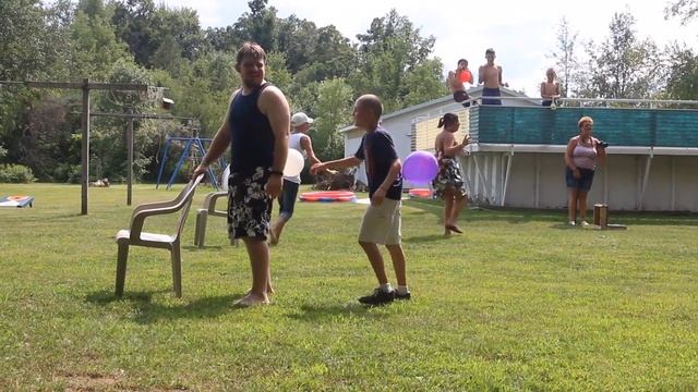 Pop The Balloon Game - Glowacki Family Weekend 2015 смотреть онлайн