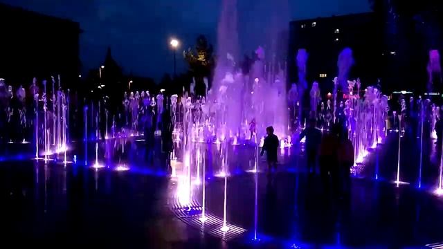 Сквер с поющим фонтаном у бывшего ДКМ в Калининграде смотреть онлайн