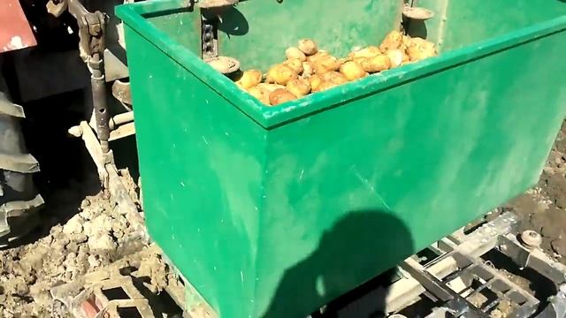 Посадка картоплі (Саморобний трактор) смотреть онлайн