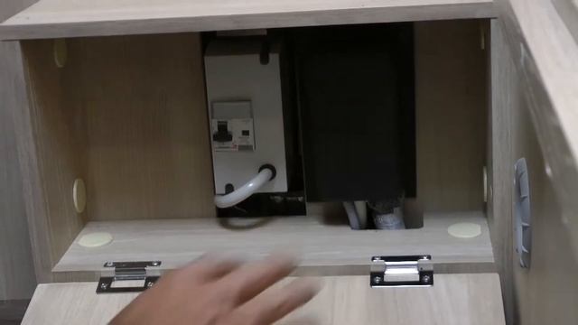 Inverter off-grid power - How to fit a microwave & home sockets in a camper, boat, caravan or car смотреть онлайн