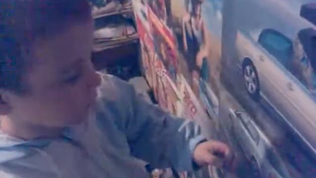 Владик забивает гвозди смотреть онлайн