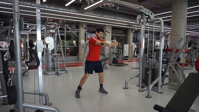 Ротация на блочном тренажере