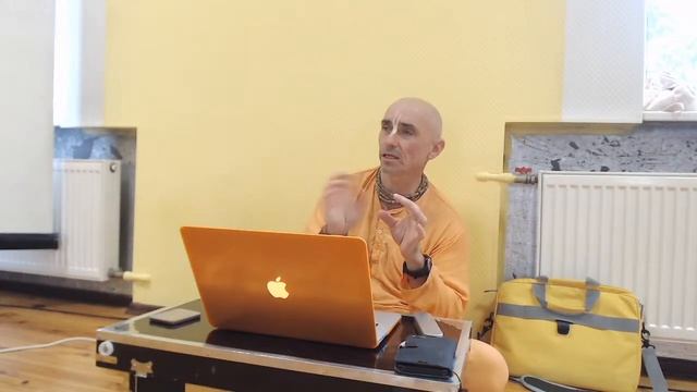 Бхакти Шастры Шри Ишопанишад. День 8 (12.10.2020) смотреть онлайн