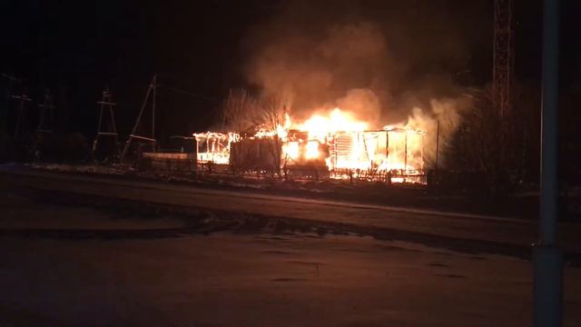 Пожар на территории электроподстанции в п.Пинюг #Пинюг смотреть онлайн