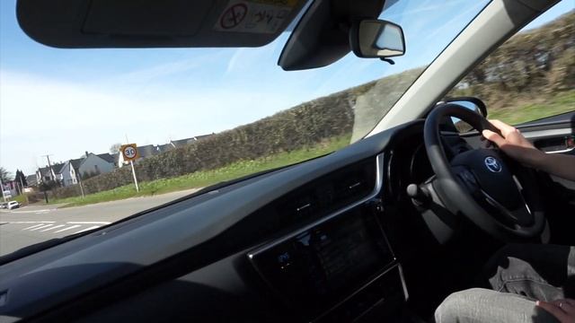 New 2018 Toyota Auris Hybrid review. How does it compare to the New Nissan Leaf? смотреть онлайн