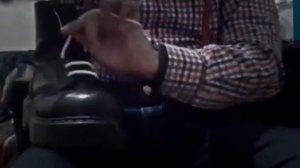 Шнуровка лесенкой на высоких ботинках.