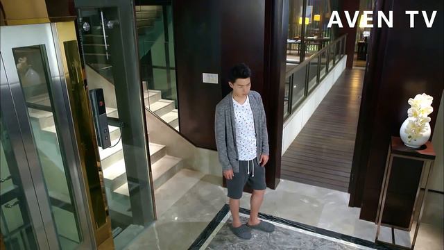 灰姑娘失憶忘記了總裁，卻還是忍不住被他吸引，躲在門外偷看總裁！ смотреть онлайн