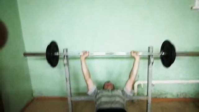Иван Титан.Жим лёжа на 10 повторений. смотреть онлайн