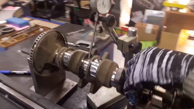Проверка коленчатого вала на радиальное биение. смотреть онлайн