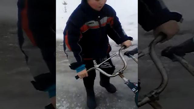 вело пакатушки на братовом велике зимой опасно!!!! будь осторожен!!! смотреть онлайн