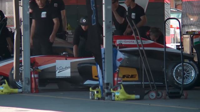 Arjun Talks About Force India and the Toyota Racing Series смотреть онлайн