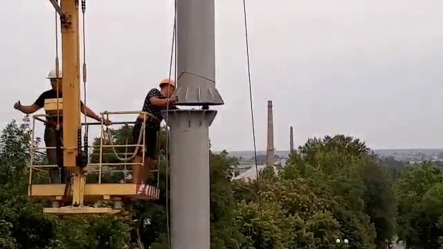 В Мелитополе установили флагшток смотреть онлайн