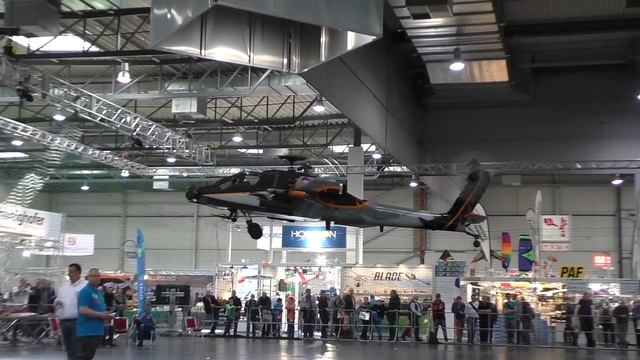 GIANT RC AH-64 APACHE 1:7 SCALE MODEL HELICOPTER FROM VARIO INDOOR FLIGHT / Intermodellbau 2016 смотреть онлайн